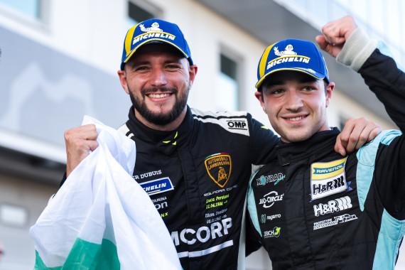 So strahlen frisch gebackene Meister: Pavel Lefterov (links) und Danny Soufi (rechts) haben soeben den Titel gewonnen