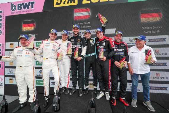 Insgesamt sechs Mal stand das Konrad-Duo (4. v.l. Lefterov, 5. v.l. Soufi) wie hier auf dem Norisring ganz oben auf dem Siegertreppchen. Rechts jubelt Teamchef Franz Konrad