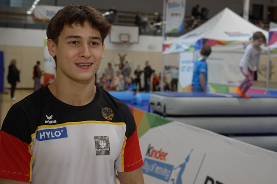 Im Interview spricht der amtierende  Europameister im Mixed Team Timo Eder u.a. darüber wie er sein WM-Debüt in Jakarta wahrgenommen hat und über die Nachwuchsförderung im deutschen Turnen.