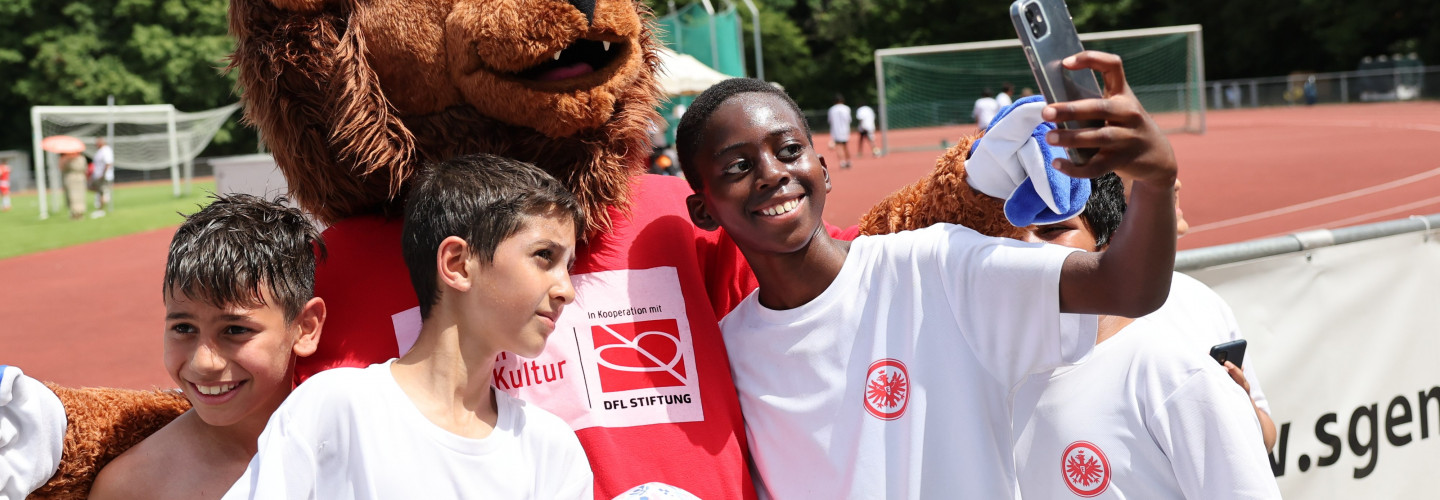 Abschlussturnier von „Fußball trifft Kultur“ mit Ridle Baku, Marcel Reif und Boris Rhein