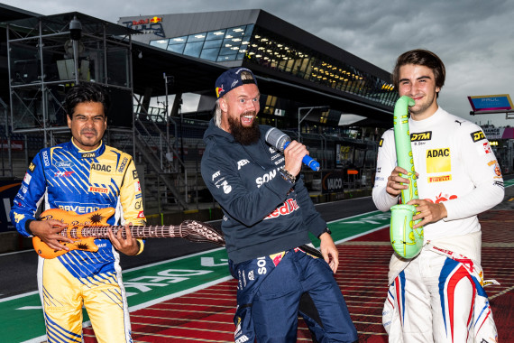 Die Lieblingssongs von Arjun Maini, Nicki Thiim und Ben Dörr (l-r) gibt es in einer neuen Playlist