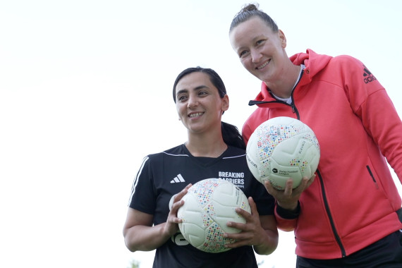 Footage von Almuth Schults Besuch im United Summer Camp