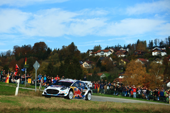Rasanter Umweltschutz: Die Rallye1-Boliden der FIA WRC nutzen 100 Prozent fossilfreien Treibstoff. Im Rahmenprogramm zeigt der ADAC Opel Electric Rally Cup, wie spannungsgeladen emissionsfreier Motorsport sein kann