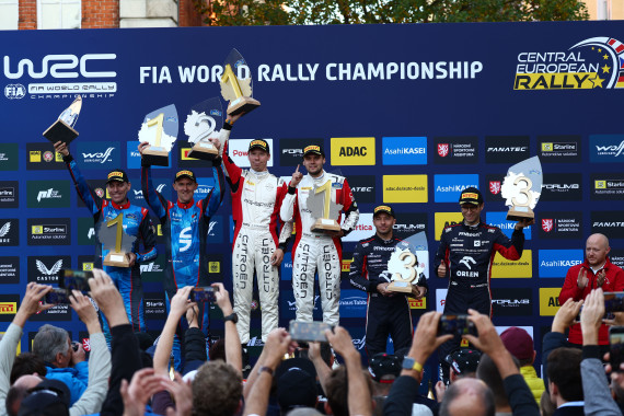 Inklusion inklusive: Die Ehrenpreise der Central European Rally stammen schon seit 2023 aus den Caritas Wolfsteiner Werkstätten in Freyung. Die erfolgreiche Zusammenarbeit setzte den Impuls für ein bundesweites Projekt des ADAC zur Kooperation mit den Werkstätten für Menschen mit Behinderung