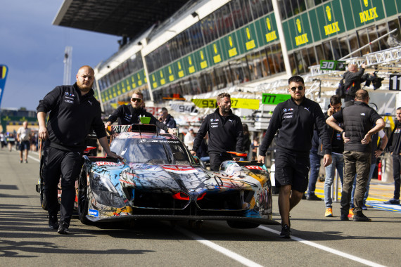 Rene Rast ist einer der Piloten, die das BMW Art Car steuern