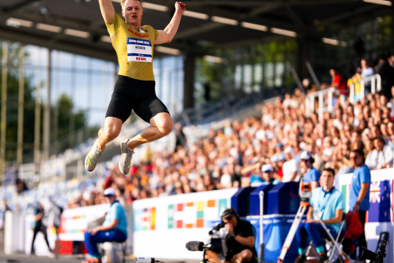 Luka Herden (Uni Münster) mit Bronze im Weitsprung