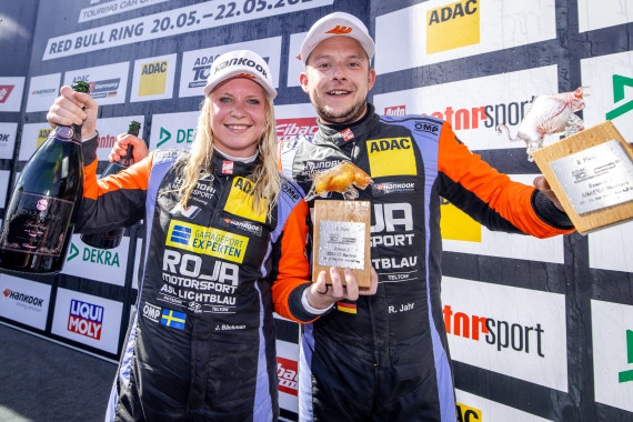 ROJA Motorsport feiert einen Doppelsieg