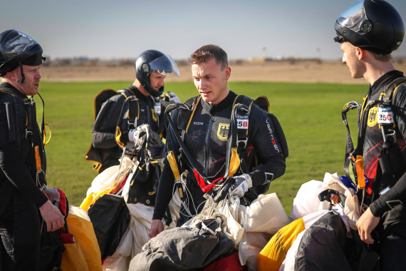 Robin Griesheimer mit seinen Teamkollegen