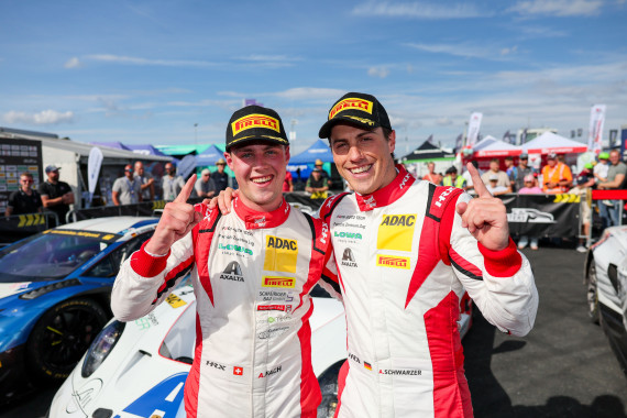 Alexander Fach und Alexander Schwarzer feierten ihren Debütsieg ausgelassen