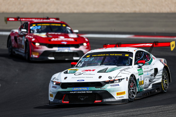 Die beiden Mustangs des Haupt Racing Teams lieferten sich mehrere Duelle