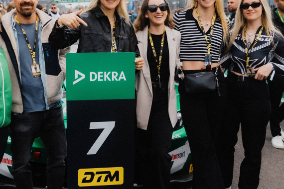 Thomas Stamm, Lea-Sophie Friedrich, Lea Lin Teutenberg, Alessa-Catriona Pröpster, Luisa Mühle (l-r)