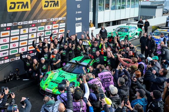 Großer Jubel beim neuen Champion Ayhancan Güven und Manthey EMA