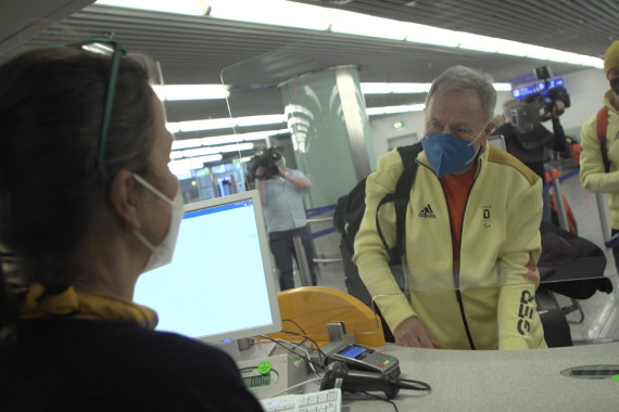 Schnittbilder vom Check-In des Team Deutschland Paralympics