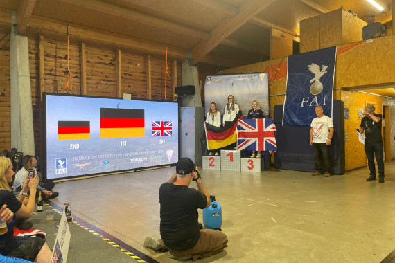 Siegerehrung Weltcup und EM Juniorinnen (vl Anabel Brugger/GER), Nelia Molder/GER), Paige Smith/GBR)