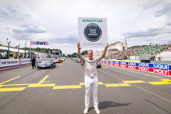 Weltmeister Andy Köpke schickt die DTM-Fahrer ins Sonntagsrennen
