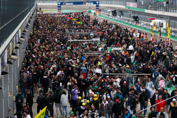 Die DTM bietet den Besuchern ein fannahes Event