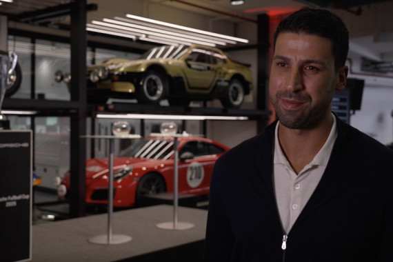 Im Interview spricht Sami Khedira u.a. über die Bedeutung des Porsche Fußball Cup für den Nachwuchsfußballs und über die anstehenden Partien.