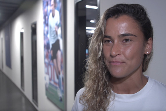 Im Interview spricht Aylin Yaren, Törschützenkönigin der 3. Liga, u.a. über die persönliche Bedeutung des Gewinns der Torjägerkanone und die Aufmerksamkeit im Rahmen des Länderspiels.