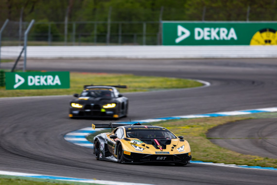 Die Teams des ADAC GT Masters absolvierten zahlreiche Testkilometer