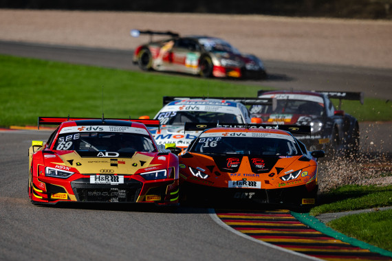 Zweikampfstark: Die Schwaben Winkelhock und  pengler teilen sich einen Audi R8 LMS (l.)