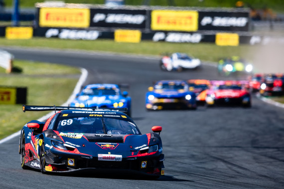 Thierry Vermeulen startet in einem Ferrari 296 GT3 von Emil Frey Racing