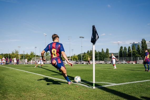 Porsche Fußball Cup 2025: Eckball für FC Barcelona
