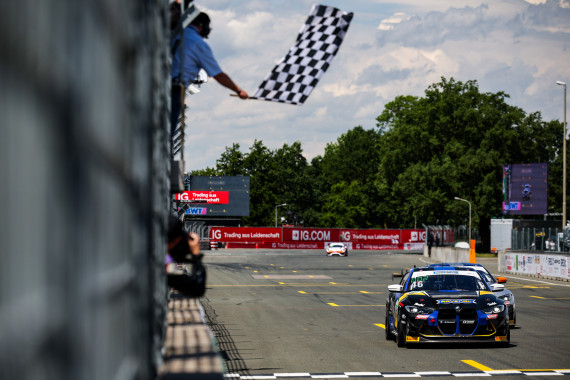 Der zweitplatzierte BMW von FK Performance Motorsport .jpg