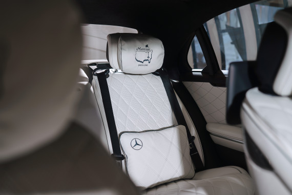Mercedes-Benz ehrt Golf-Ikone Bernhard Langer mit individualisierter S-Klasse
