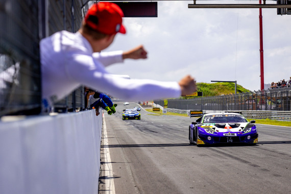 Team Emil Frey Racing siegt bei wechselhaften Bedingungen in Zandvoort