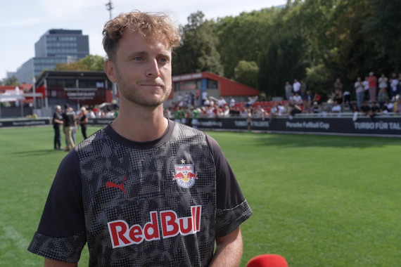 Im Interview spricht Alexander Handle, Trainer RB Fußball Akademie Salzburg, u.a. über den Turniersieg und die Besonderheit des Porsche Fußball Cup.