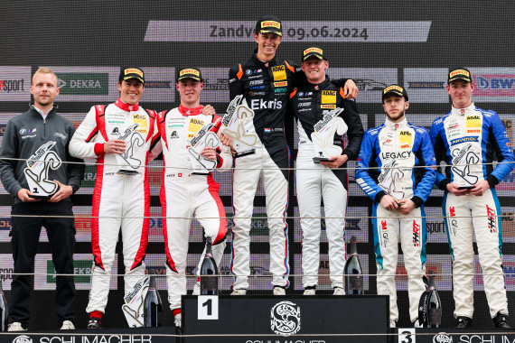 Das Gesamtpodium vom Sonntagsrennen in Zandvoort